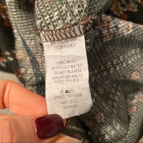 Ces Femme Scandi Floral Print Thermal Henley - Picture 7 of 7